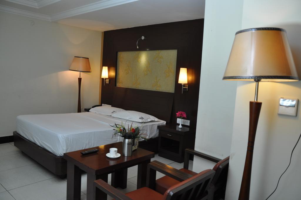 Hotel Shaans Tiruchirappalli Bilik gambar