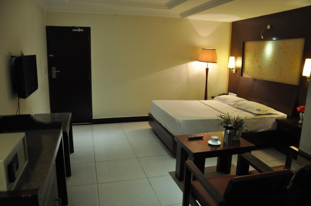 Hotel Shaans Tiruchirappalli Bilik gambar